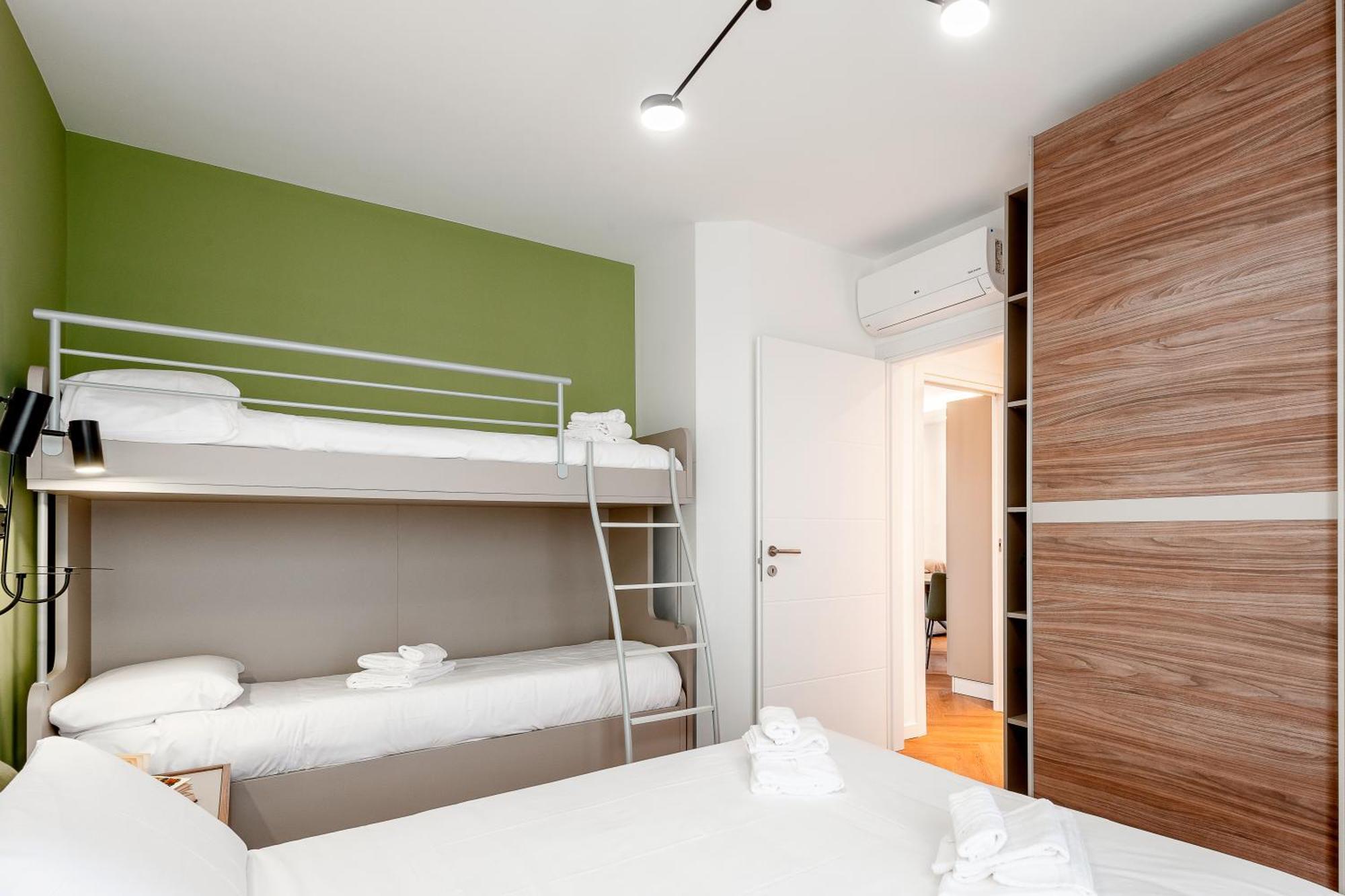 Stayeasy Argelati40 - Penthouse With 2 Bedrooms, 2 Bathrooms And Terrace - Navigli * Milano
